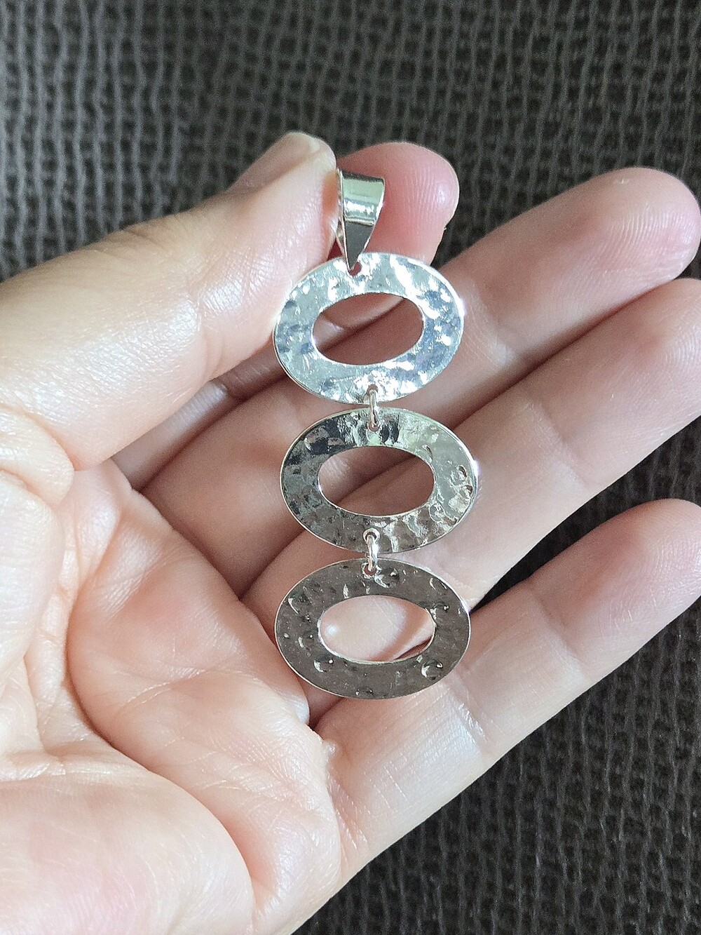 Silver🤍 Triple3️⃣ Tier Ellipse Pendant - NWOT